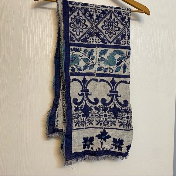 Batch of 6 Pashmina Style Scarves in Cool Tones: purples and blues, one size - Picture 7 of 11